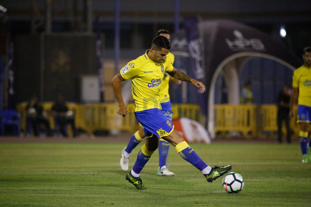 FOTOGALERÍA | Vea las mejores fotografías del triunfo de la UD Las Palmas ante el CD Tenerife. Por Gabriel Jiménez para udlaspalmas.NET. [CRÓNICA] Deciden los genios (2-0) La UD Las Palmas se impuso al Tenerife para hacerse con la VI Copa Mahou tras una segunda parte espléndida donde Jonathan Viera sacó a relucir su varita. En un