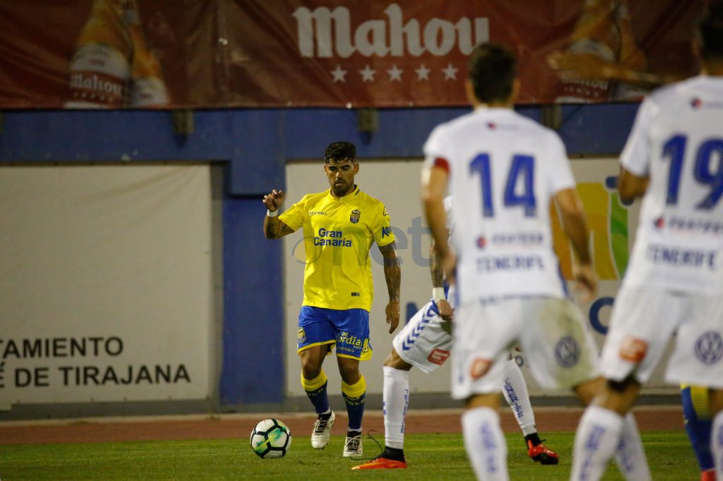FOTOGALERÍA | Vea las mejores fotografías del triunfo de la UD Las Palmas ante el CD Tenerife. Por Gabriel Jiménez para udlaspalmas.NET. [CRÓNICA] Deciden los genios (2-0) La UD Las Palmas se impuso al Tenerife para hacerse con la VI Copa Mahou tras una segunda parte espléndida donde Jonathan Viera sacó a relucir su varita. En un