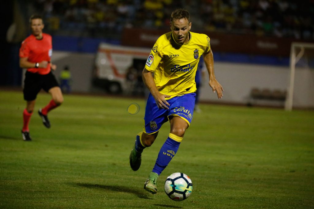 FOTOGALERÍA | Vea las mejores fotografías del triunfo de la UD Las Palmas ante el CD Tenerife. Por Gabriel Jiménez para udlaspalmas.NET. [CRÓNICA] Deciden los genios (2-0) La UD Las Palmas se impuso al Tenerife para hacerse con la VI Copa Mahou tras una segunda parte espléndida donde Jonathan Viera sacó a relucir su varita. En un
