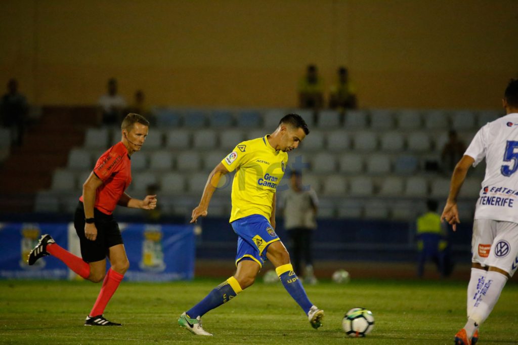 FOTOGALERÍA | Vea las mejores fotografías del triunfo de la UD Las Palmas ante el CD Tenerife. Por Gabriel Jiménez para udlaspalmas.NET. [CRÓNICA] Deciden los genios (2-0) La UD Las Palmas se impuso al Tenerife para hacerse con la VI Copa Mahou tras una segunda parte espléndida donde Jonathan Viera sacó a relucir su varita. En un