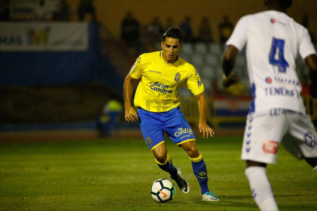 FOTOGALERÍA | Vea las mejores fotografías del triunfo de la UD Las Palmas ante el CD Tenerife. Por Gabriel Jiménez para udlaspalmas.NET. [CRÓNICA] Deciden los genios (2-0) La UD Las Palmas se impuso al Tenerife para hacerse con la VI Copa Mahou tras una segunda parte espléndida donde Jonathan Viera sacó a relucir su varita. En un