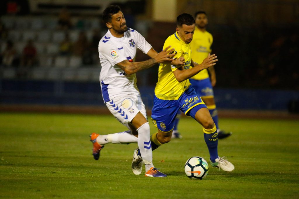 FOTOGALERÍA | Vea las mejores fotografías del triunfo de la UD Las Palmas ante el CD Tenerife. Por Gabriel Jiménez para udlaspalmas.NET. [CRÓNICA] Deciden los genios (2-0) La UD Las Palmas se impuso al Tenerife para hacerse con la VI Copa Mahou tras una segunda parte espléndida donde Jonathan Viera sacó a relucir su varita. En un