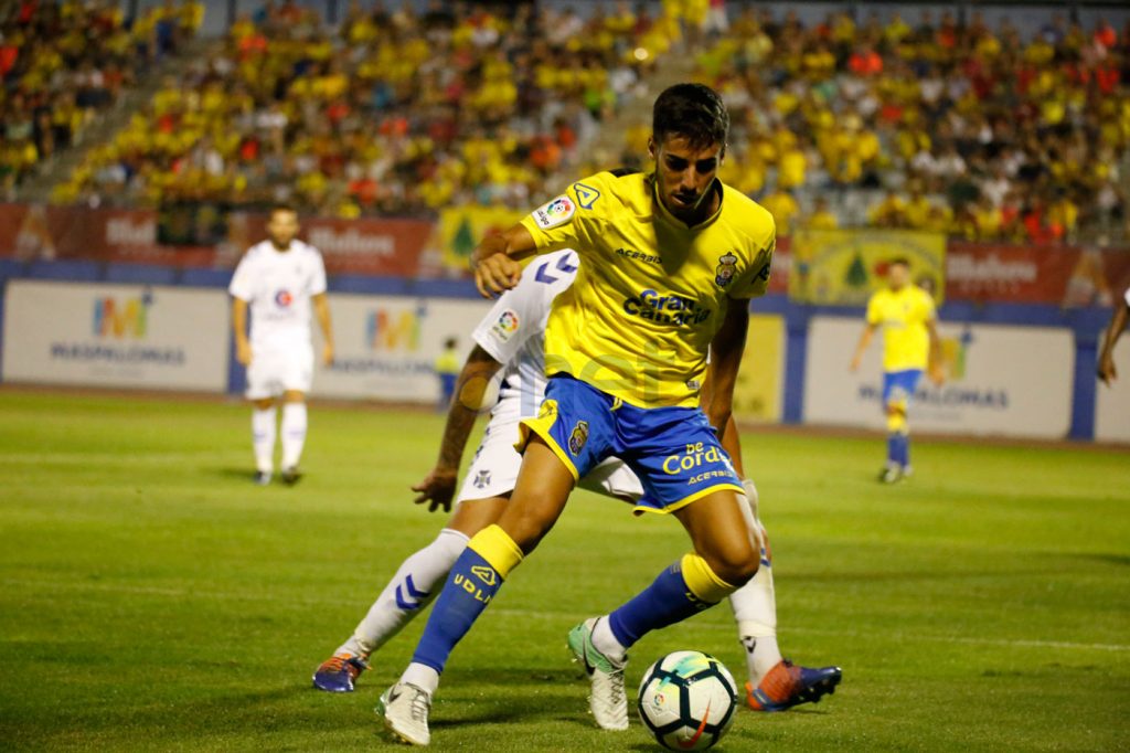 FOTOGALERÍA | Vea las mejores fotografías del triunfo de la UD Las Palmas ante el CD Tenerife. Por Gabriel Jiménez para udlaspalmas.NET. [CRÓNICA] Deciden los genios (2-0) La UD Las Palmas se impuso al Tenerife para hacerse con la VI Copa Mahou tras una segunda parte espléndida donde Jonathan Viera sacó a relucir su varita. En un