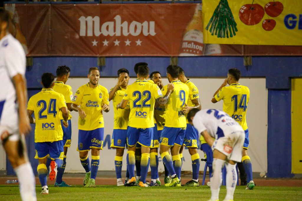 FOTOGALERÍA | Vea las mejores fotografías del triunfo de la UD Las Palmas ante el CD Tenerife. Por Gabriel Jiménez para udlaspalmas.NET. [CRÓNICA] Deciden los genios (2-0) La UD Las Palmas se impuso al Tenerife para hacerse con la VI Copa Mahou tras una segunda parte espléndida donde Jonathan Viera sacó a relucir su varita. En un