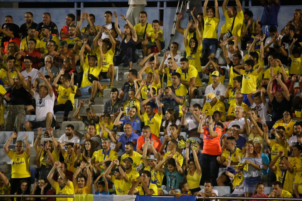 FOTOGALERÍA | Vea las mejores fotografías del triunfo de la UD Las Palmas ante el CD Tenerife. Por Gabriel Jiménez para udlaspalmas.NET. [CRÓNICA] Deciden los genios (2-0) La UD Las Palmas se impuso al Tenerife para hacerse con la VI Copa Mahou tras una segunda parte espléndida donde Jonathan Viera sacó a relucir su varita. En un