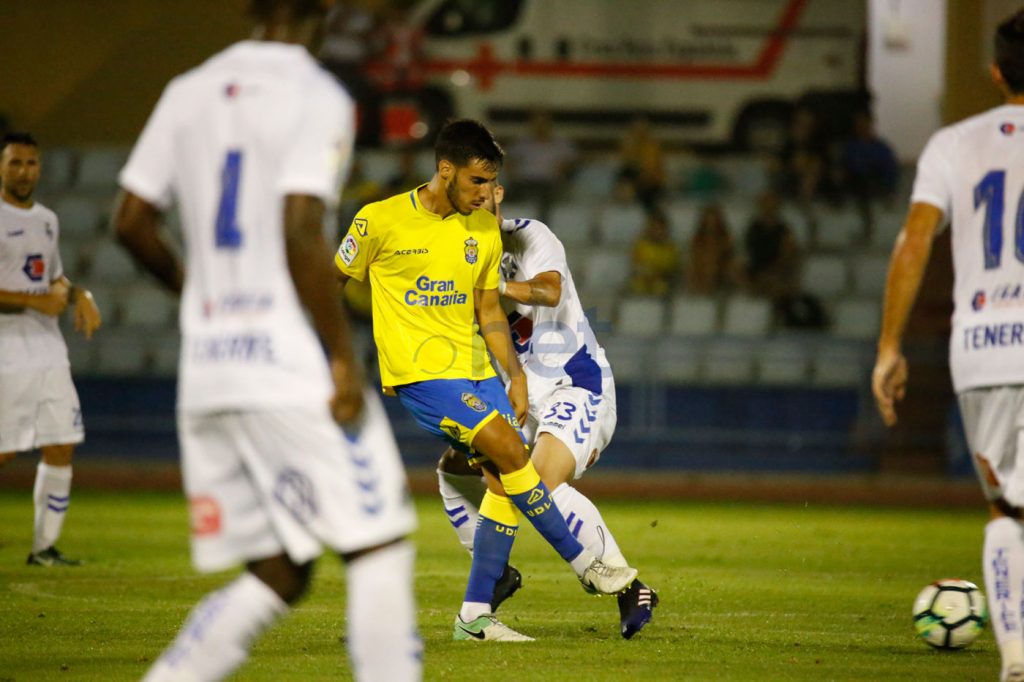 FOTOGALERÍA | Vea las mejores fotografías del triunfo de la UD Las Palmas ante el CD Tenerife. Por Gabriel Jiménez para udlaspalmas.NET. [CRÓNICA] Deciden los genios (2-0) La UD Las Palmas se impuso al Tenerife para hacerse con la VI Copa Mahou tras una segunda parte espléndida donde Jonathan Viera sacó a relucir su varita. En un