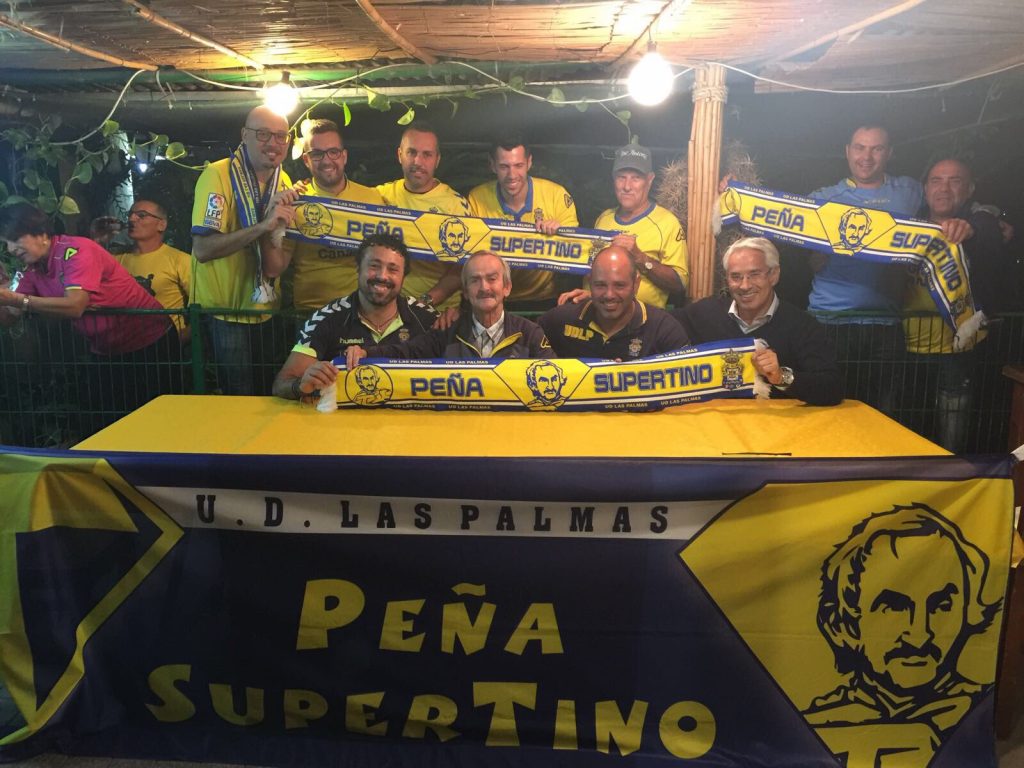 La UD Las Palmas ha anunciado este martes el fallecimiento de Agustín Vega del Toro a los 74 años. La familia de la UD Las Palmas está de luto. Este martes el club amarillo ha comunicado el fallecimiento de unos de sus más fieles colaboradores: Agustín Vega del Toro, Tino 'el Escachao'. Aferrado siempre a