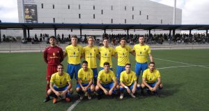 Los amarillos no pudieron superar a un CD Tenerife que fue mejor que los amarillos en la primera parte y que logró crear mucho peligro con acciones de contrataque durante todo el encuentro. Los primeros minutos estuvieron bastante igualados, con un ligero dominio del balón por parte del conjunto blanquiazul. El Tenerife gozó de las