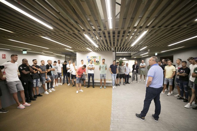 Este domingo, directiva, plantilla y cuerpo técnico conocieron las nuevas instalaciones deportivas de Barranco Seco. Miguel Ramírez, acompañado de Maiorino, Otero, Mel y los futbolistas del primer equipo pasearon por la que será su casa los próximos años. Ramírez valoró muy positivamente la inauguración: "Nos ha costado mucho contar con estas instalaciones. Ahora toca cuidarla,