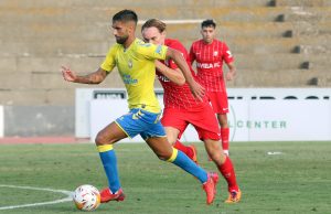 Pejiño, ante el Sevilla, en el encuentro amistoso en La Línea de la Concepción / UDLP_Oficial