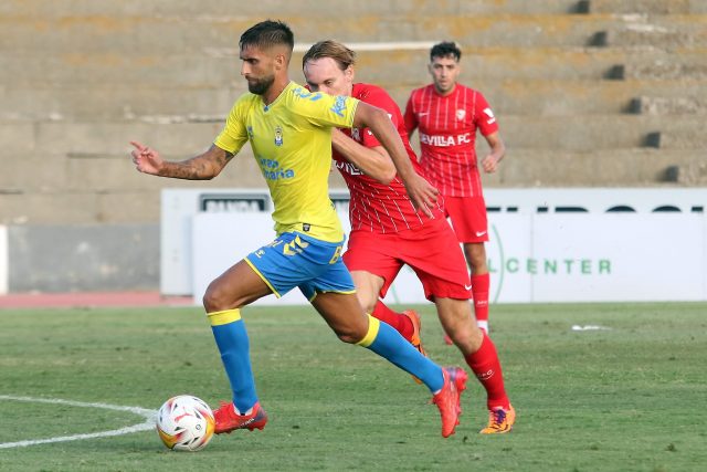 Pejiño, ante el Sevilla, en el encuentro amistoso en La Línea de la Concepción / UDLP_Oficial