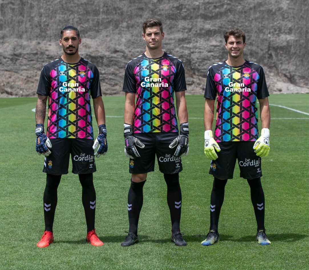 La equipación de porteros, un homenaje de Hummel a Peter Schmeichel