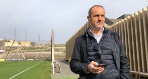 La Dirección Deportiva, a pesar del sobresaliente resultado de la primera vuelta de la competición, medita reforzar el plantel de cara a elevar su competitividad para la exigente segunda vuelta del campeonato. No hay otro objetivo que no sea el ascenso para la Unión Deportiva Las Palmas. El club grancanario, tras una primera vuelta sobresaliente