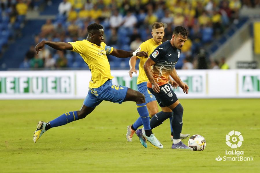 El conjunto grancanario no llegó a estar nunca cómodo y acabó sufriendo ante el Leganés pero sacó tres puntos que le permiten dormir líder de la categoría de plata del fútbol español. Álvaro Lemos marcó el gol de la victoria. Volvió Jonathan Viera y debutó Florin Andone. Un único cambio realizó Xavi García Pimienta respecto