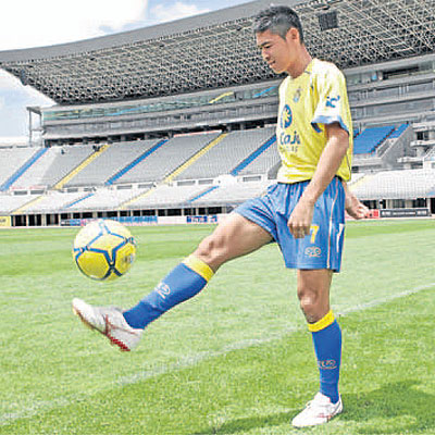 Taisei Miyashiro será el segundo jugador japonés en defender los colores de la Unión Deportiva Las Palmas. En la temporada 2007-2008, el honor de ser el primer japonés fue para Kenji Fukuda. Japón vuelve a estar presente en la Unión Deportiva Las Palmas. Este viernes, la entidad grancanaria ha hecho oficial la llegada de Taisei