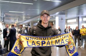 Loren Morón, nuevo jugador de la UD Las Palmas, a su llegada a Gran Canaria