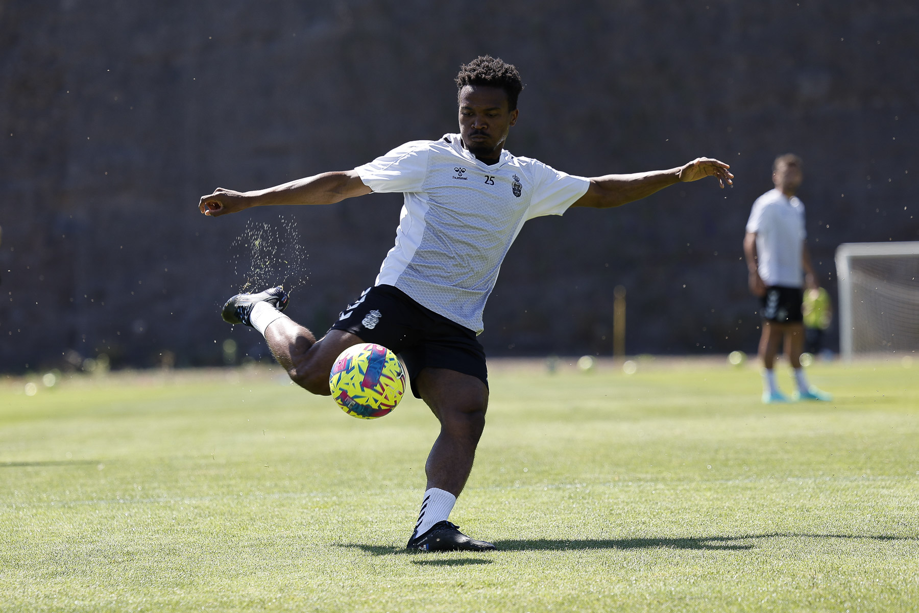 El jugador francés ha sido el elegido por Xavi García Pimienta las dos únicas veces que tanto Fabio como Mfulu no han estado a disposición del técnico catalán desde su llegada. 60 partidos lleva Xavi García Pimienta al frente de la Unión Deportiva Las Palmas y por tercera vez desde su llegada el pasado 24