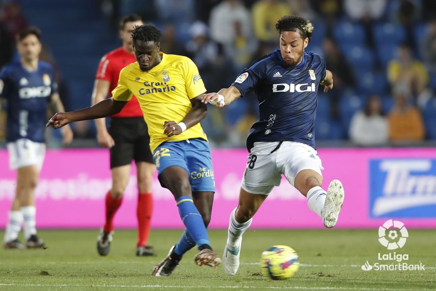 El mediocentro francés y segundo capitán de la Unión Deportiva Las Palmas, comenzará más tarde los entrenamientos con el grupo y hará el reconocimiento médico la próxima semana. Dos jugadores aún no han pasado por los reconocimientos médicos y se trata de dos situaciones totalmente distintas. Álex Domínguez estaría cerca de salir del conjunto grancanario,