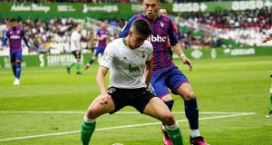 El mediocentro del Racing de Santander y el central del Osasuna son los primeros nombras que suenan como futuribles en la Unión Deportiva Las Palmas. El jugador del conjunto cántabro tiene contrato hasta 2026. No hace ni una semana que ha terminado la temporada de la Unión Deportiva Las Palmas y ya empiezan a salir