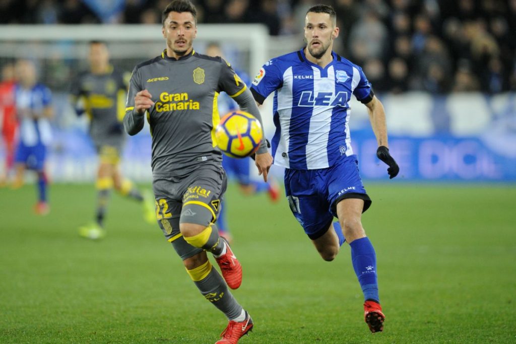 El Real Club Deportivo de La Coruña cuenta con dos jugadores grancanarios y ex jugadores de la Unión Deportiva Las Palmas además de Ximo Navarro, central que estuvo en el conjunto grancanario en el penúltimo descenso a Segunda División. Dos viejos conocidos de la Unión Deportiva Las Palmas y ex jugadores del representativo grancanario serán
