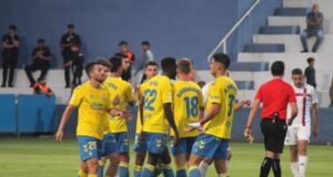 La Unión Deportiva Las Palmas se impuso este miércoles en el partido amistoso disputado contra el Tenisca en La Palma en un partido donde los amarillos gozaron del dominio, las ocasiones y los goles. Marc Cardona, con un doblete, Cristian Herrera y Munir El Haddadi, autores de los goles. Sandro Ramírez volvió a los terrenos