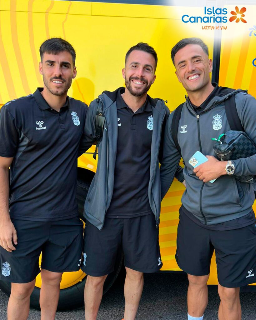 La Unión Deportiva Las Palmas se desplaza en la tarde de este viernes a Granada con los 19 jugadores disponibles de la primera plantilla más los tres canteranos habituales. Hasta seis bajas tiene el conjunto grancanario. Una jornada más, Xavi García Pimienta no tiene problemas para hacer la convocatoria ante la ausencia de hasta seis