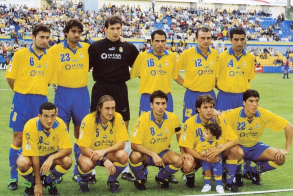 Desde que el cancerbero grancanario Chano Lozano disputara los 38 partidos de liga de Segunda División en la temporada 1989-1990, ningún portero del representativo han disputado los encuentros ligueros, algo que tampoco hará Álvaro Valles por sanción. La portería de la Unión Deportiva Las Palmas vive uno de sus momentos más estables desde el inicio
