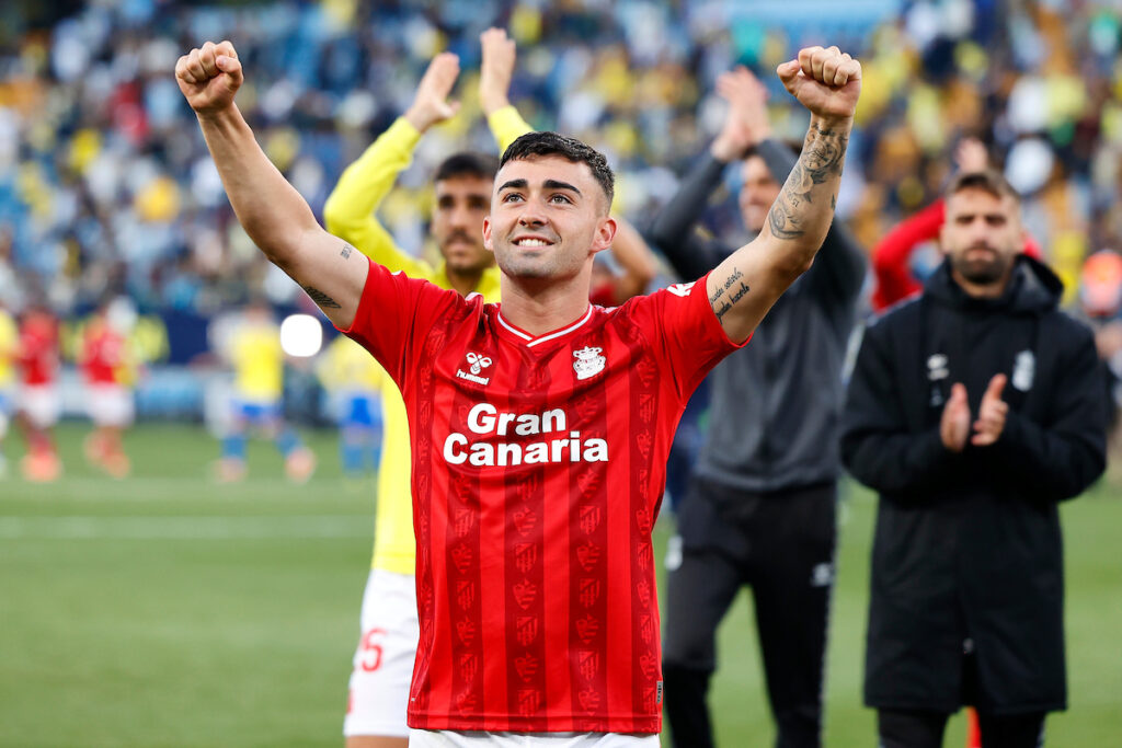 La Unión Deportiva Las Palmas conquistó la permanencia en Primera División en su última visita a por aquel entonces denominado el Nuevo Mirandilla en una tarde que también supuso el descenso del Cádiz. Ni siquiera han pasado dos años desde aquel 19 de mayo de 2024 en el cual la Unión Deportiva Las Palmas conquistó