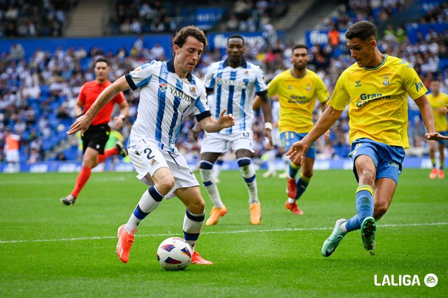 El lateral izquierdo de la Unión Deportiva Las Palmas será baja este próximo sábado contra el Real Club Deportivo Mallorca al ser amonestado por protestar al árbitro tras su falta a Sheraldo Becker. La Unión Deportiva Las Palmas ya tiene su primera baja confirmada para el partido del próximo sábado 11 de mayo, a las