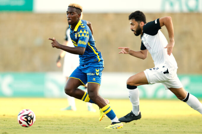 Abou Bassinga empieza a soltarse y dejar detalles de su calidad