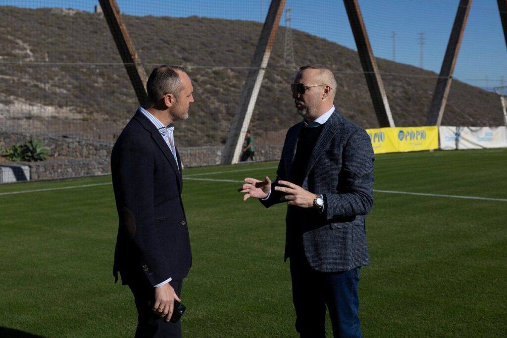 Miguel Ángel Ramírez desveló este jueves que con la llegada de Taisei Miyashiro ya no habrían más incorporaciones a la Unión Deportiva Las Palmas aunque sí habrían más salidas. Reconoce que Las Palmas se ha excedido en cinco millones de euros sobre lo autorizado. El capítulo de llegadas acaba este viernes para la Unión Deportiva