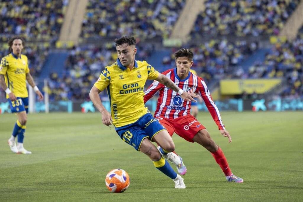 Alberto Moleiro, Atlético0 | udlaspalmas.NET El ex jugador de la Unión Deportiva Las Palmas reconoció haberlo pasado muy mal tras el descenso a Primera División y confirmó haber recibido una oferta del Celta de Vigo el pasado verano. Alberto Moleiro es uno de esos canteranos de la Unión Deportiva Las Palmas que brillan con luz propia en la élite del