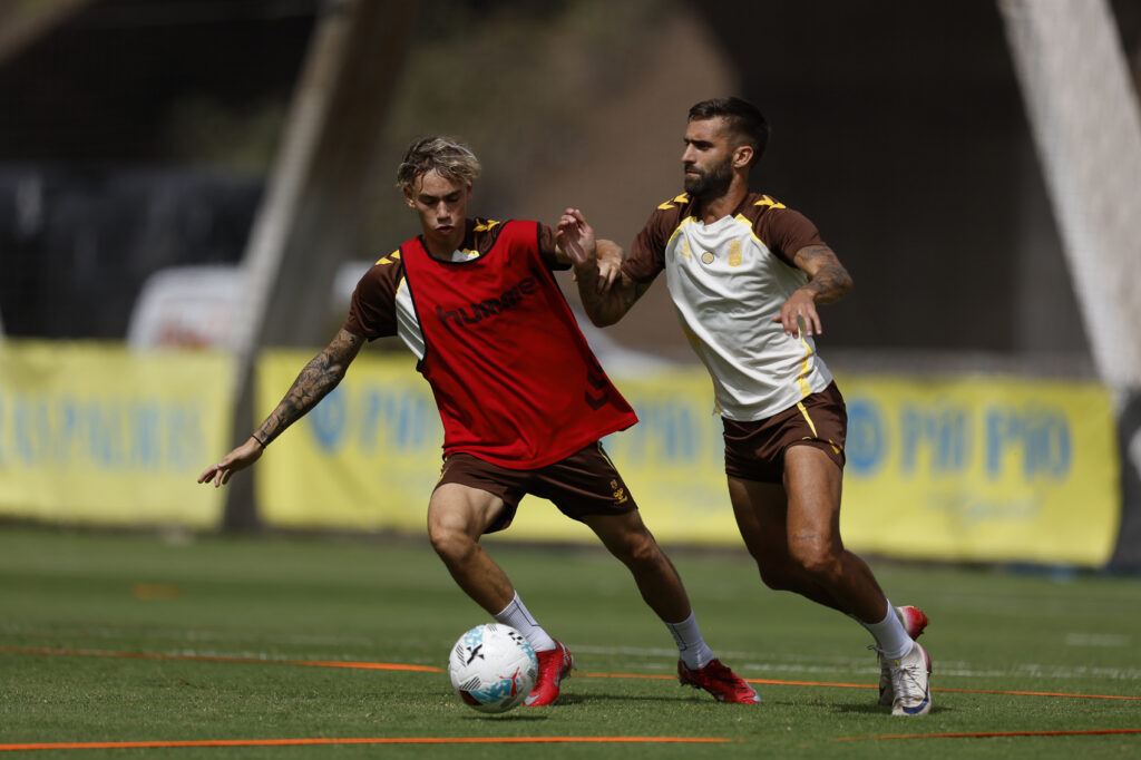 Adam Arvelo y Pejiño entrenamiento | udlaspalmas.NET