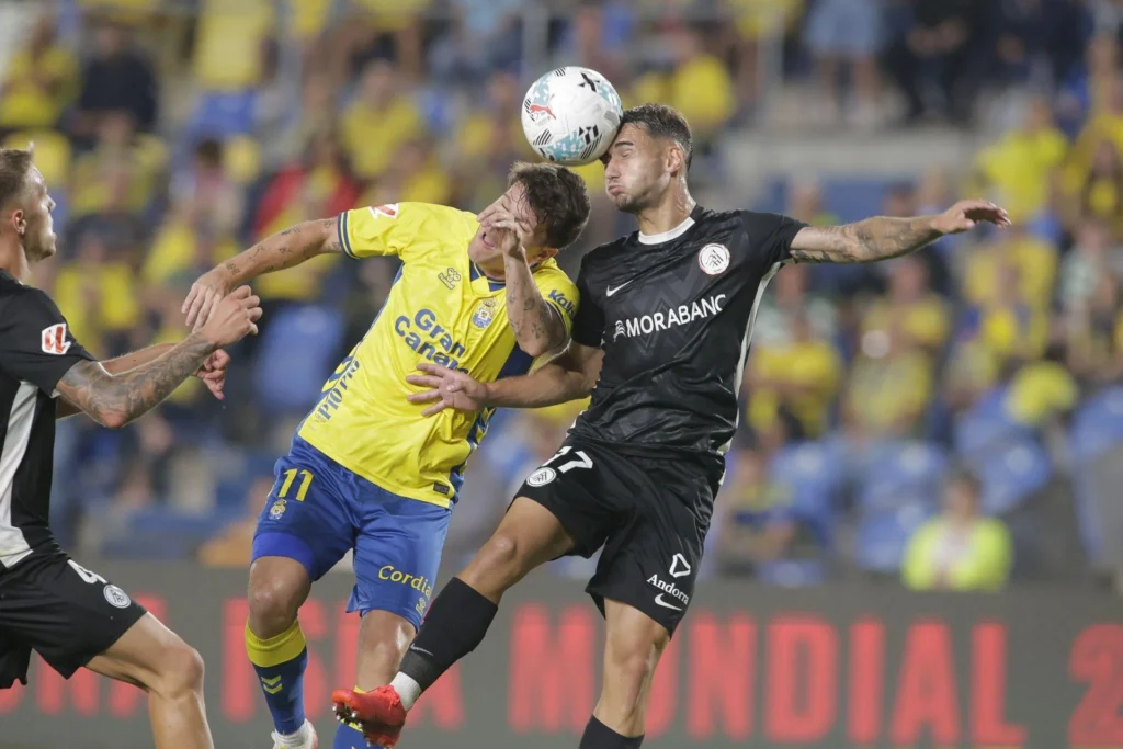 El ya ex jugador de la Unión Deportiva Las Palmas firma hasta final de temporada por el Fútbol Club Andorra, que actualmente está en mitad de la tabla en LaLiga Hypermotion. Una de las condiciones para que se diera la salida de Marc Cardona es que apuraría la rescisión del contrato hasta encontrar nuevo destino
