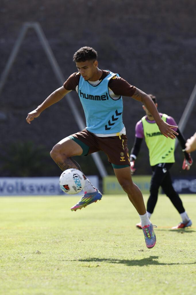 Edward Cedeño entrenamiento | udlaspalmas.NET