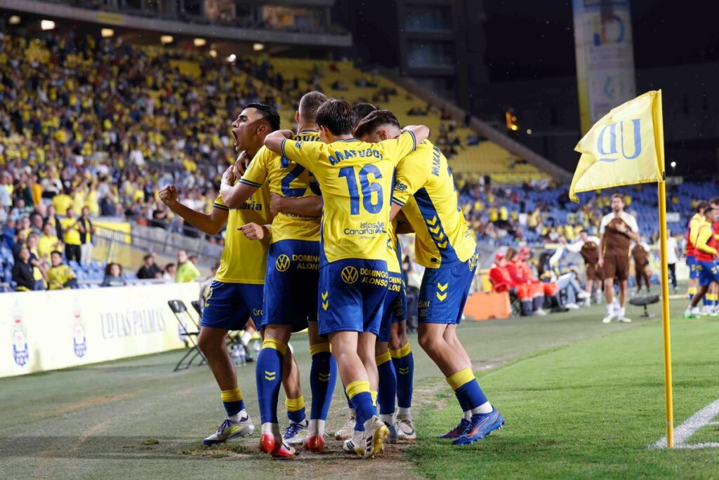 El conjunto grancanario volverá este lunes al Estadio de Gran Canaria, donde ha sido capaz de ganar los últimos cuatro partidos ligueros y donde espera seguir sumando para evitar que el ascenso directo se aleje 'demasiado'. Volver al Estadio de Gran Canaria para recuperar la senda de las victorias. El conjunto grancanario, que comenzó sin