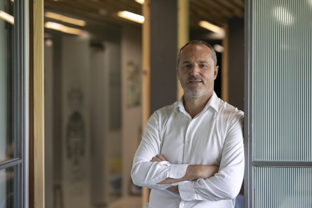 El director deportivo de la Unión Deportiva Las Palmas analizó la actualidad del conjunto grancanario antes del partido contra el Real Valladolid, que acabó en empate. Casi siempre presente en la previa de los partidos para hablar con los medios del club, una vez más Luis Helguera analizó la actualidad del conjunto grancanario antes del