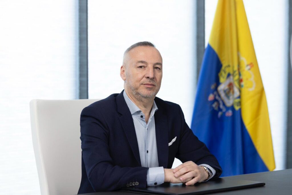 El presidente de la Unión Deportiva Las Palmas habló sobre las sanciones de Antiviolencia, el contrato de patrocinio con el Cabildo de Gran Canaria y las obras en el recinto de Siete Palmas. Durante esta semana se ha conocido que Antiviolencia ha sancionado a diferentes seguidores de la Unión Deportiva Las Palmas tras el control