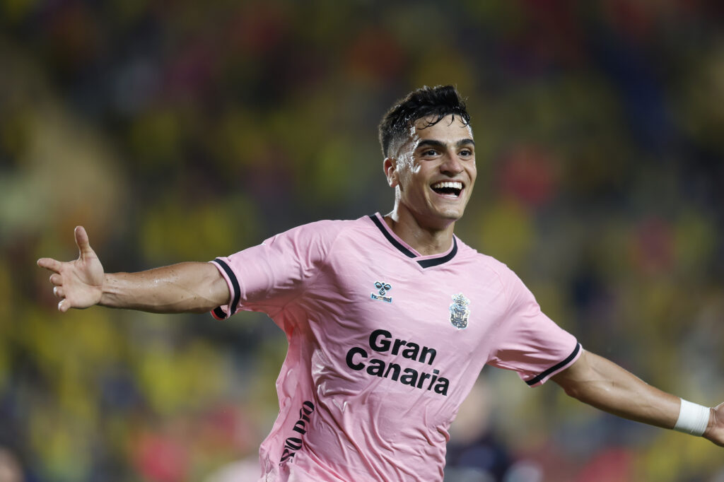 Este domingo, en el Estadio de Gran Canaria, se verán las caras la Unión Deportiva Las Palmas y el Racing de Santander, dos equipos con estadísticas muy marcadas y opuestas aunque con un estilo similar. Alguna de las estadísticas en la previa del partido de este domingo entre la Unión Deportiva Las Palmas y el