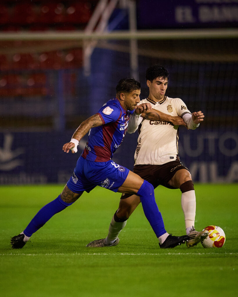 Carlos Navarro Extremadura | udlaspalmas.NET La Unión Deportiva Las Palmas pagó excesivamente caro los golpes sufridos por parte del Extremadura, a los cuales no fue capaz de reaccionar. Las Palmas dice adiós a la Copa del Rey en la primera eliminatoria y con un resultado más abultado de lo visto en el terreno de juego. José Antonio Caro falló en
