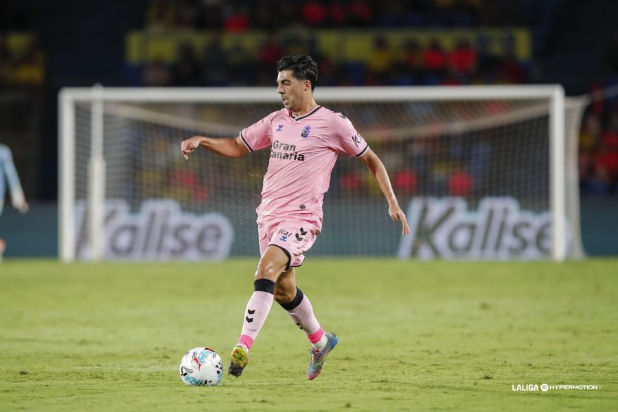 Enrique Clemente Eibar0 | udlaspalmas.NET El conjunto grancanario tuvo un partido con muchos altibajos, con la peor primera parte de la temporada, pero donde tuvo opciones de golear al Eibar hasta que éste recortó distancias para hacer sufrir al Gran Canaria durante unos minutos hasta que Enrique Clemente cerró el partido. Ale García y Miloš Luković pusieron a Las Palmas