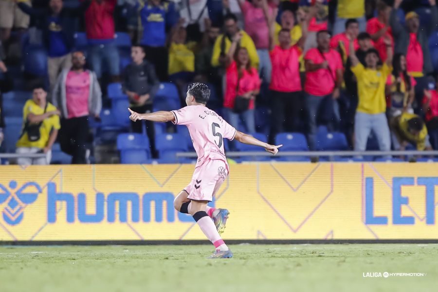 Enrique Clemente gol Eibar | udlaspalmas.NET El lateral izquierdo de la Unión Deportiva Las Palmas suma cinco goles en la presente temporada y tres de ellos lo hubieran firmado cualquier jugador de fútbol profesional. Es el cuarto máximo goleador de la plantilla. Dos goles había firmado Enrique Clemente durante su trayectoria profesional hasta que este verano la Unión Deportiva Las Palmas