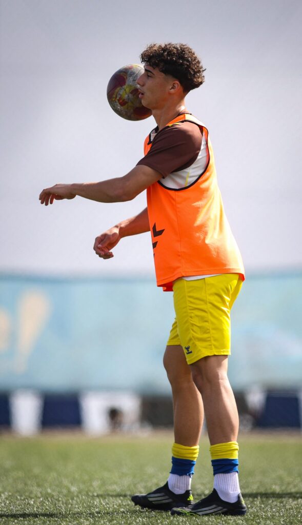 IMG-20251025-WA0060 | udlaspalmas.NET El Juvenil División de Honor de la Unión Deportiva Las Palmas conquistó un nuevo derbi en Geneto para quedarse líder en solitario y dar un golpe encima de la mesa gracias a un doblete de Enaitz Hernández. Vea las mejores fotos de Dylan Villa para udlaspalmas.NET.
