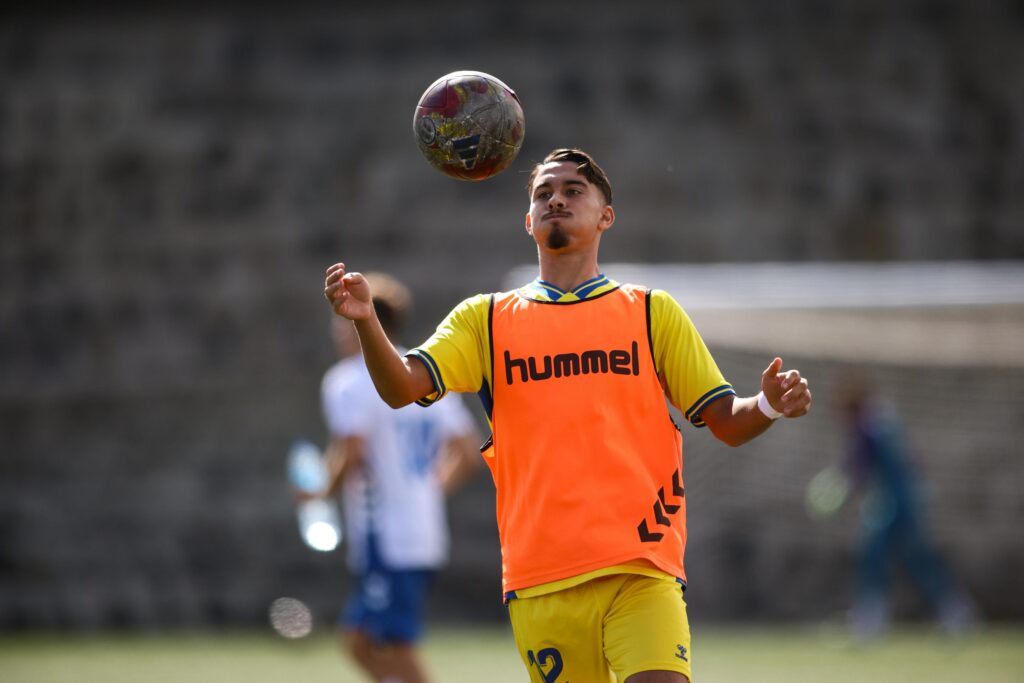IMG-20251025-WA0066 | udlaspalmas.NET El Juvenil División de Honor de la Unión Deportiva Las Palmas conquistó un nuevo derbi en Geneto para quedarse líder en solitario y dar un golpe encima de la mesa gracias a un doblete de Enaitz Hernández. Vea las mejores fotos de Dylan Villa para udlaspalmas.NET.