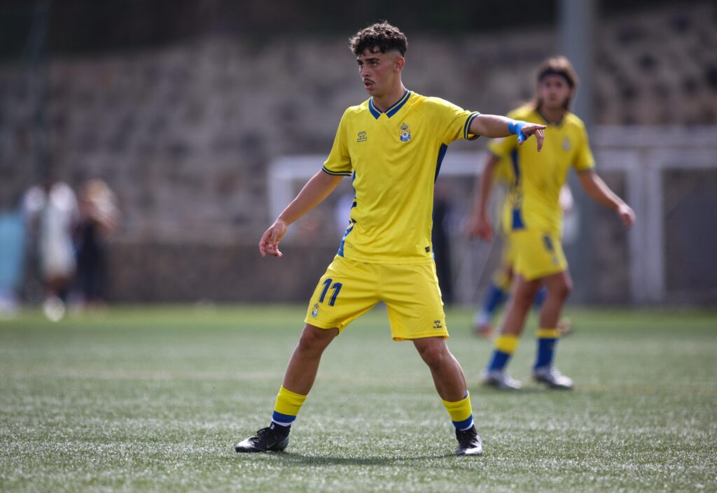 Enaitz Hernández, Tenerife | udlaspalmas.NET El Juvenil División de Honor de la Unión Deportiva Las Palmas conquistó un nuevo derbi en Geneto para quedarse líder en solitario y dar un golpe encima de la mesa gracias a un doblete de Enaitz Hernández. Vea las mejores fotos de Dylan Villa para udlaspalmas.NET.