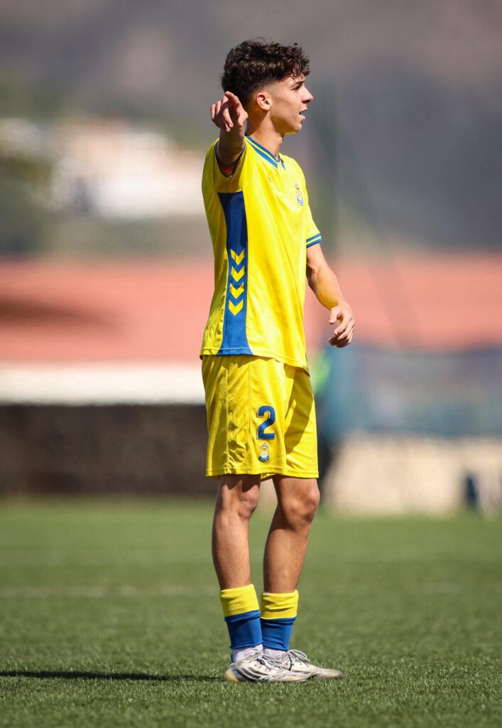 Adrián Guadalupe, Tenerife | udlaspalmas.NET El Juvenil División de Honor de la Unión Deportiva Las Palmas conquistó un nuevo derbi en Geneto para quedarse líder en solitario y dar un golpe encima de la mesa gracias a un doblete de Enaitz Hernández. Vea las mejores fotos de Dylan Villa para udlaspalmas.NET.