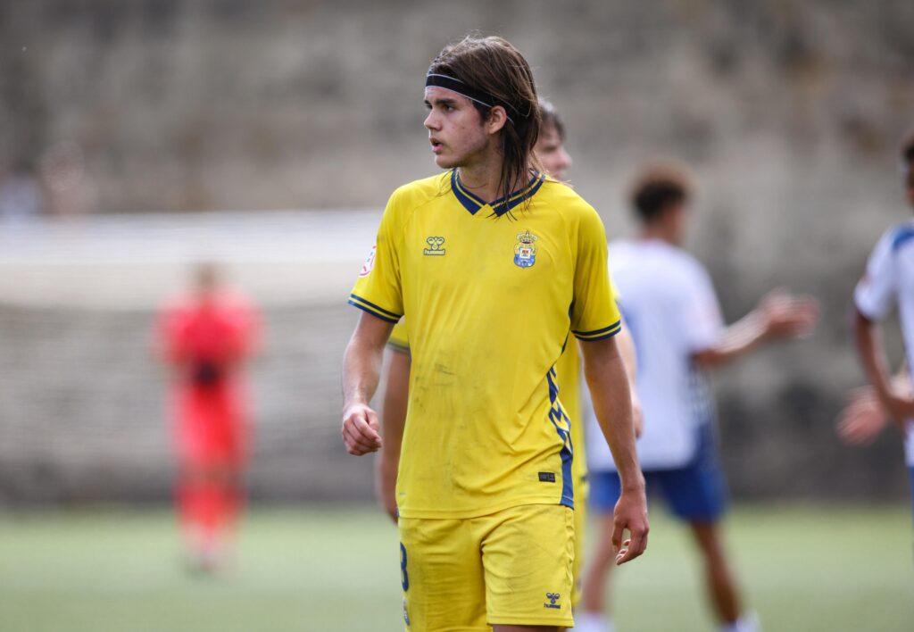 Diego Santana, Tenerife | udlaspalmas.NET El Juvenil División de Honor de la Unión Deportiva Las Palmas conquistó un nuevo derbi en Geneto para quedarse líder en solitario y dar un golpe encima de la mesa gracias a un doblete de Enaitz Hernández. Vea las mejores fotos de Dylan Villa para udlaspalmas.NET.