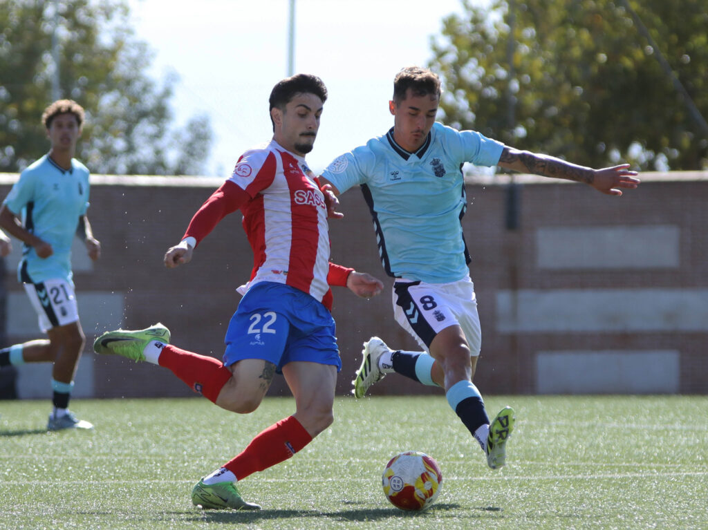 IMG_6478 | udlaspalmas.NET Las Palmas Atlético consiguió un valioso empate en su visita al Navalcarnero donde cosechó su tercera partido consecutivo con la portería a cero para sumar siete puntos de los últimos nueve posibles. Vea las fotos de Jorge Collado para udlaspalmas.NET.
