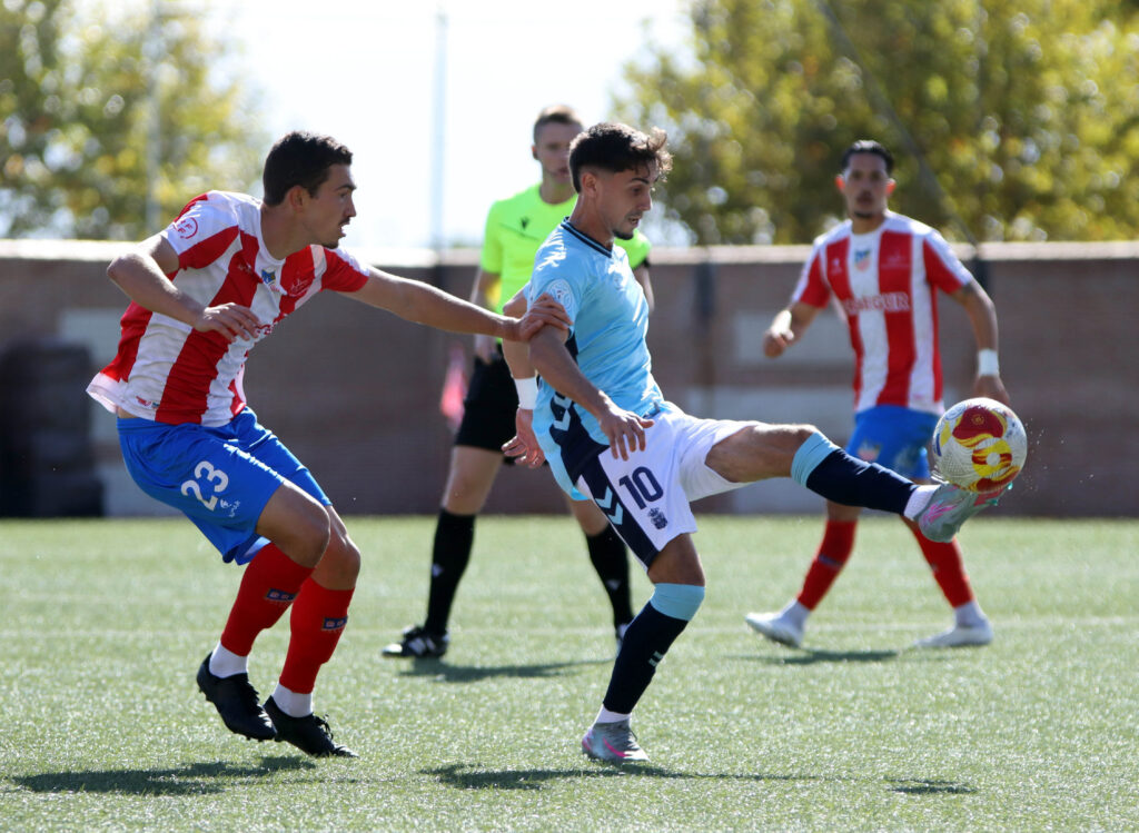 IMG_6532 | udlaspalmas.NET Las Palmas Atlético consiguió un valioso empate en su visita al Navalcarnero donde cosechó su tercera partido consecutivo con la portería a cero para sumar siete puntos de los últimos nueve posibles. Vea las fotos de Jorge Collado para udlaspalmas.NET.