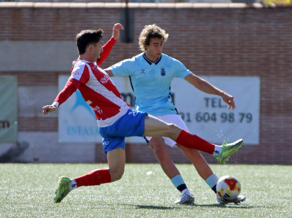 IMG_6546 | udlaspalmas.NET Las Palmas Atlético consiguió un valioso empate en su visita al Navalcarnero donde cosechó su tercera partido consecutivo con la portería a cero para sumar siete puntos de los últimos nueve posibles. Vea las fotos de Jorge Collado para udlaspalmas.NET.